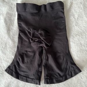 Skims seamless sculpt mid thigh short